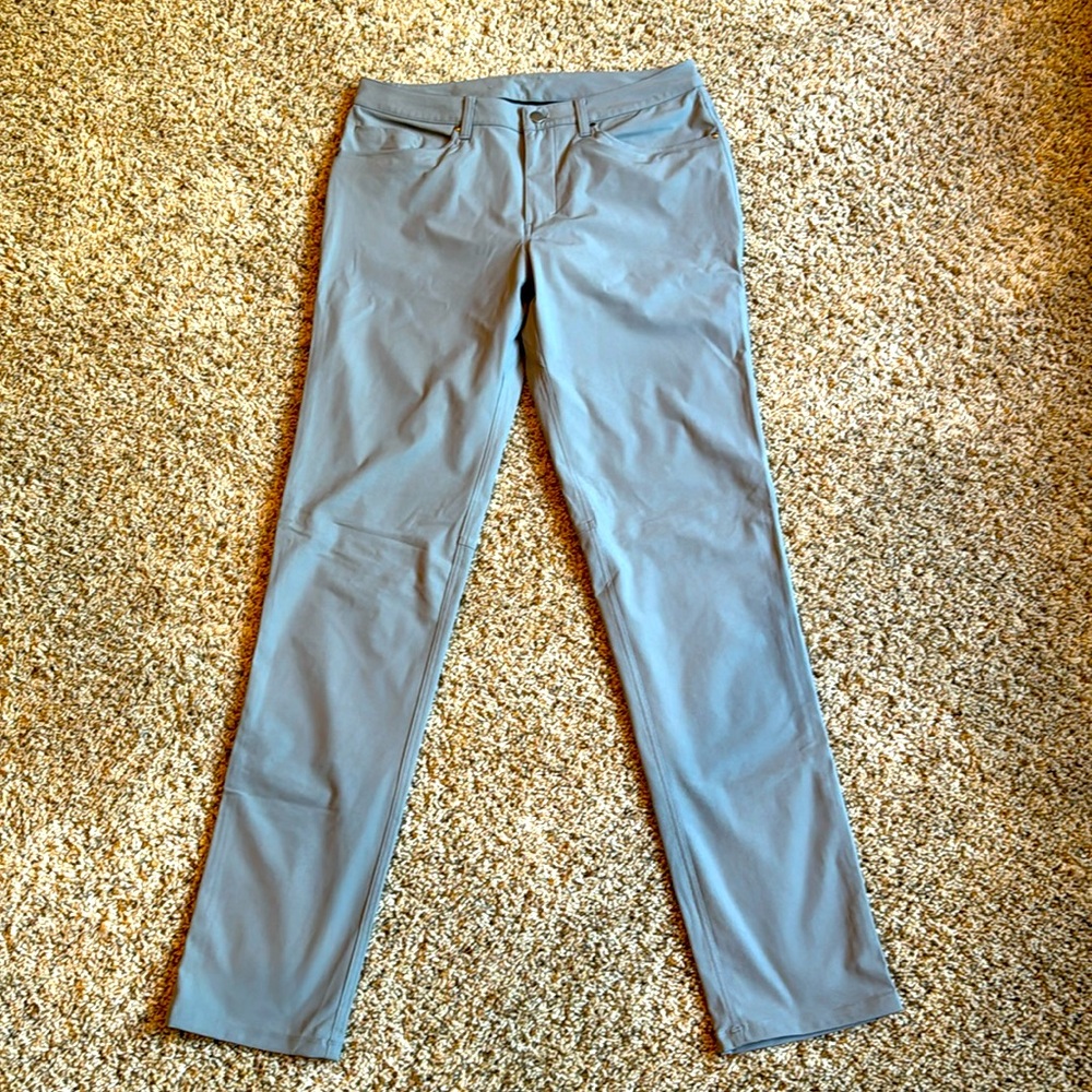 Lululemon men’s ABC pocket pants 33x37- like new. Worn once.